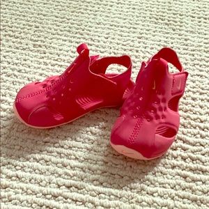 Nike Sunray Toddler Girl water sandals! Size 7c